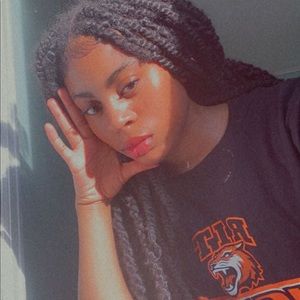 Meet your Posher, Lael